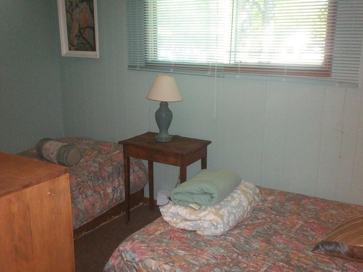 Chalkley'S Sandy Bay Cottage Resort Nipissing Beach Rom bilde