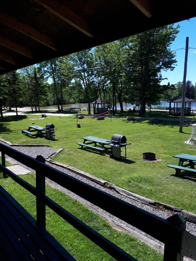 Chalkley'S Sandy Bay Cottage Resort Nipissing Beach Eksteriør bilde